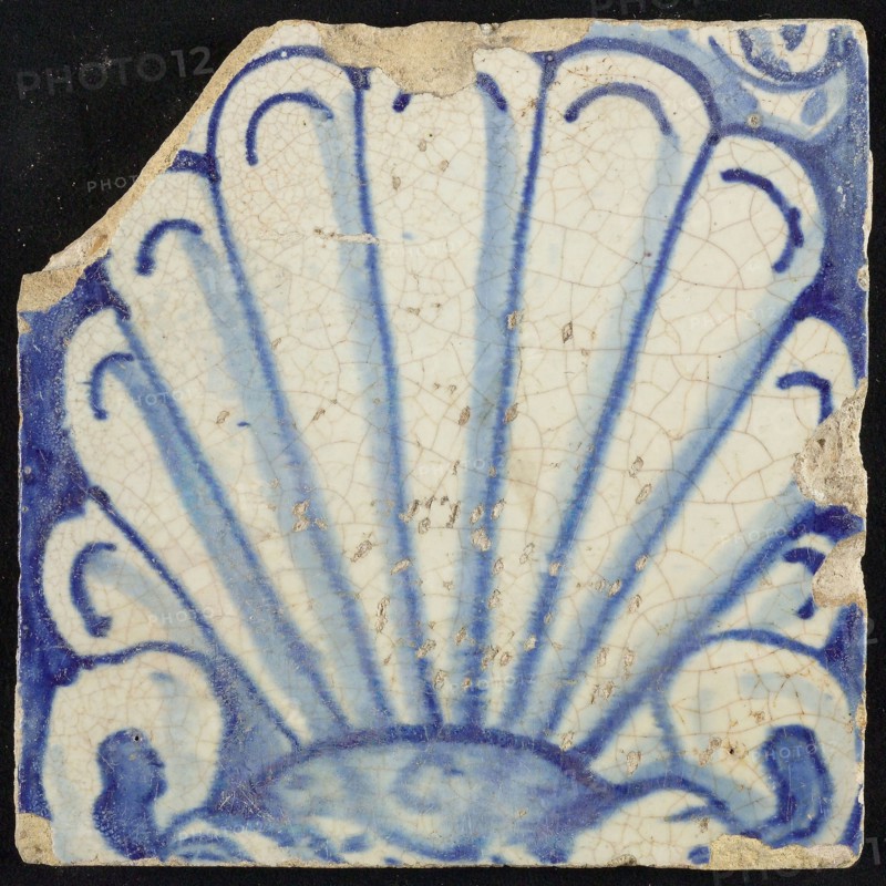 Tile of chimney pilaster, blue on white, shell-like white headdress, chimney pilaster tile pilaster footage fragment ceramics
