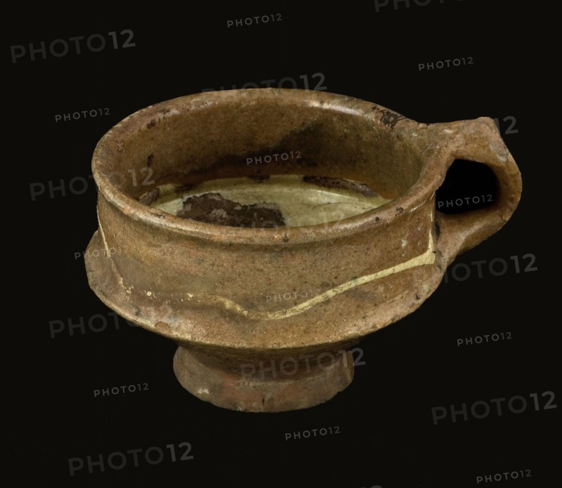 Pottery test on stand ring, tapered with straight upper edge and sludge decoration, test fire test heating soil find ceramic