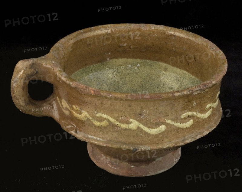 Pottery test on stand, wide top and narrow foot, sludge decoration, test fire test earth discovery ceramics earthenware lead