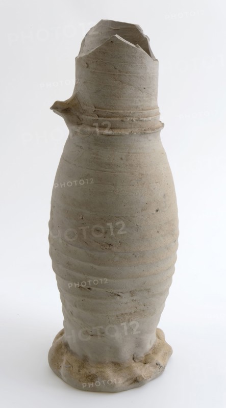 Jug or jacobakan, jug with pinched foot, slender stoneware jug with twisted feathers, Jug or jacobakan jug crockery holder soil