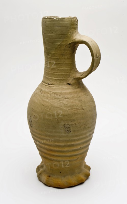 Stoneware jug with long narrow neck on bulbous body, on squeeze foot, jug crockery holder soil find ceramic stoneware, surface 8
