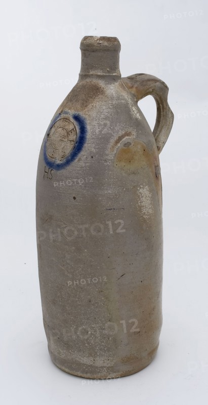 Stoneware mineral water hatch on stand surface, cylindrical, stamped mark, mineral pitcher pitcher pitcher product packaging