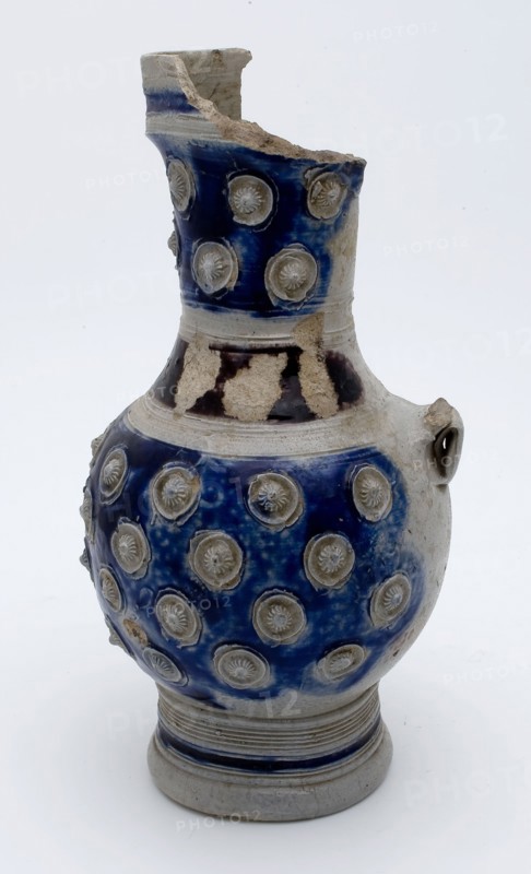 Stoneware jug be put on the belly with small imposed rosettes, purple band around the neck, jug crockery holder soil find