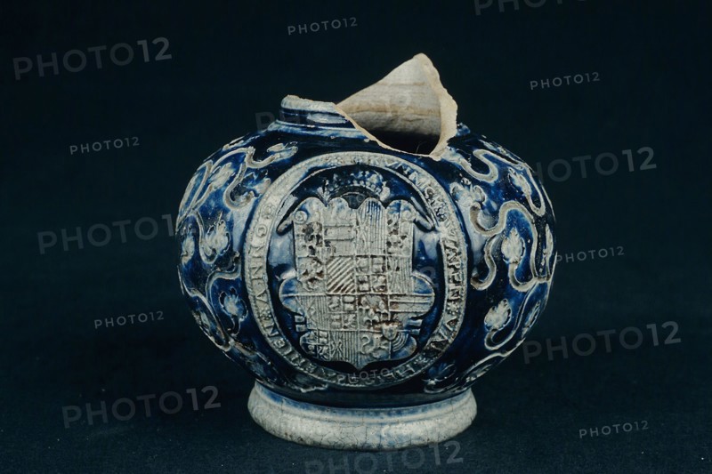 Fragment stoneware bell jar with crowned coat of arms in medallion, sgraffito and blue glaze, Bullet chuck jug crockery holder