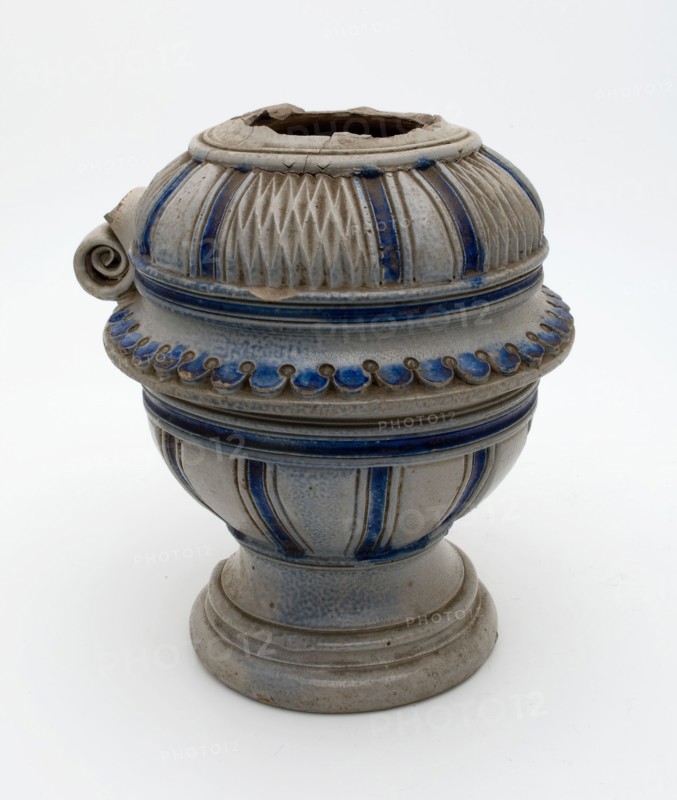 Stoneware jug be cut on the shoulder with ribs on the carve, protruding ridge over the belly, ribs underneath, jug crockery
