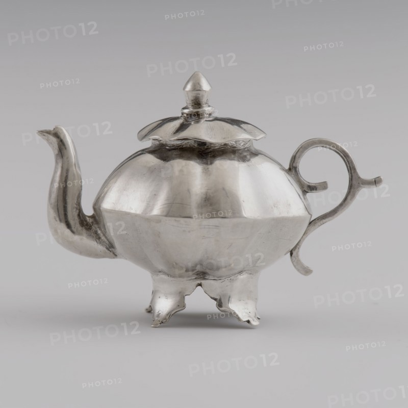 Silver miniature teapot, teapot crockery holder dolls toy relaxing medium miniature model silver, struck Lobed body and lid