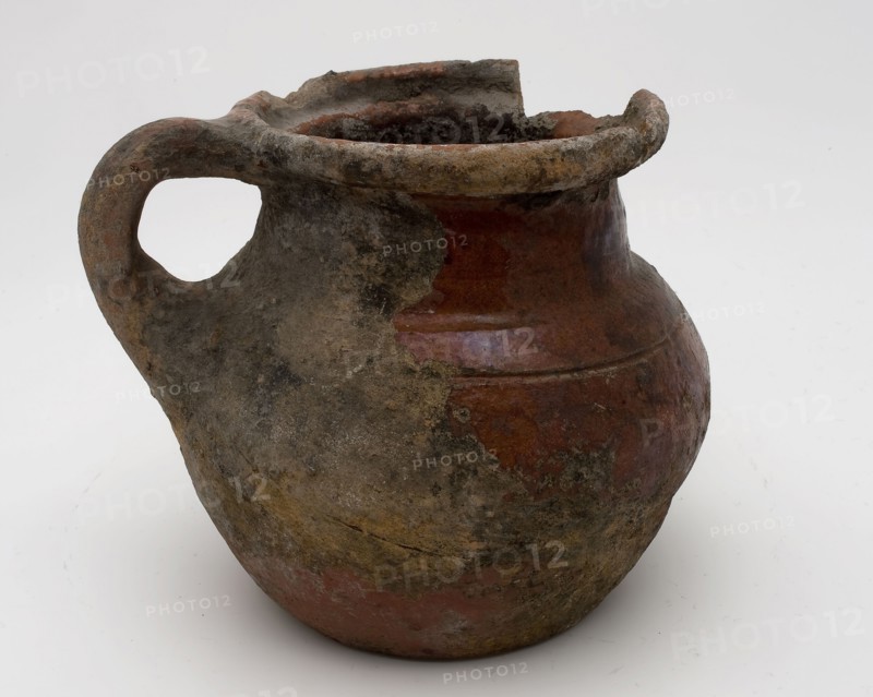 Pottery chamber pot, ease of use with curved bottom and narrow neck opening, standing ear, pot holder sanitary earthenware