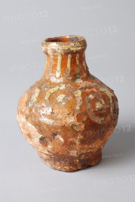 Earthenware oil jug on stand ring with silt decoration on neck and belly, without ear, oil jug crockery holder soil find