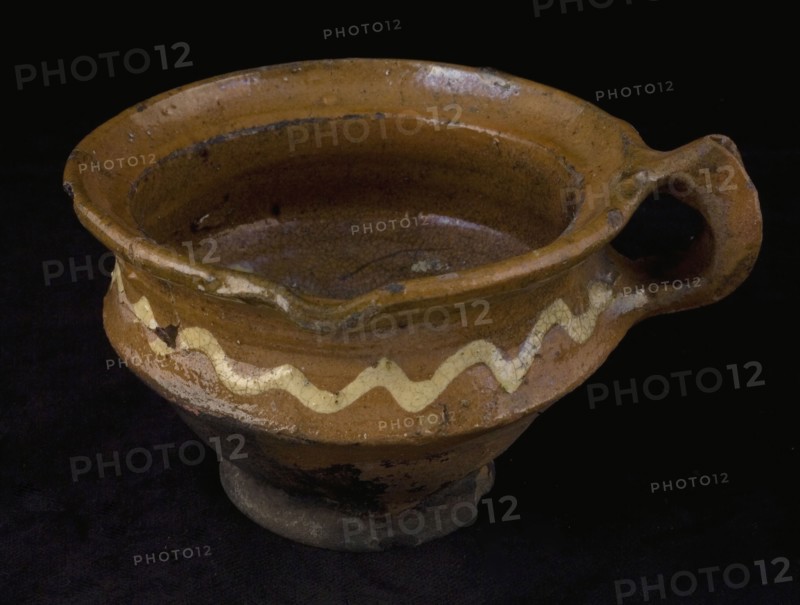 Pottery cup or toy cooking pot, stand ring, tapered with top edge, sludge decoration, cup crockery holder toy relaxant soil find