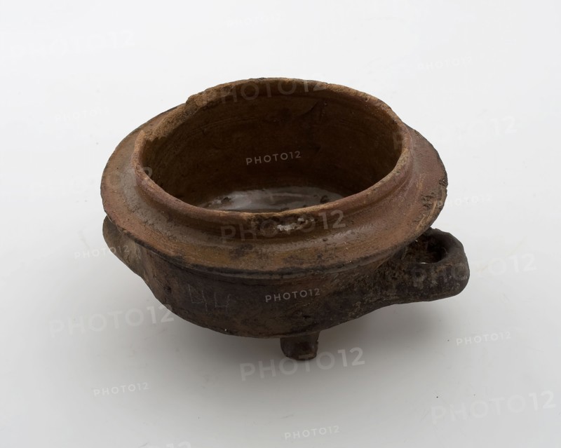 Pottery barley pan, toys, red shard, internal glazed, two sausage rolls, on three legs, griddle pan crockery holder kitchen