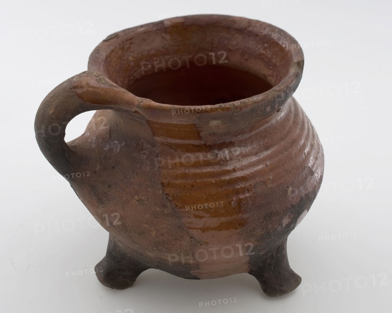 Pottery cooking jug, grape-model, red shard, sparingly glazed, sausage ear, on three legs, cooking jug