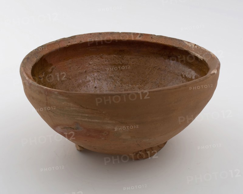 Earthenware bowl, red shard, inside lead glaze, on three pinched stand fins, bowl crockery holder soil find ceramic earthenware