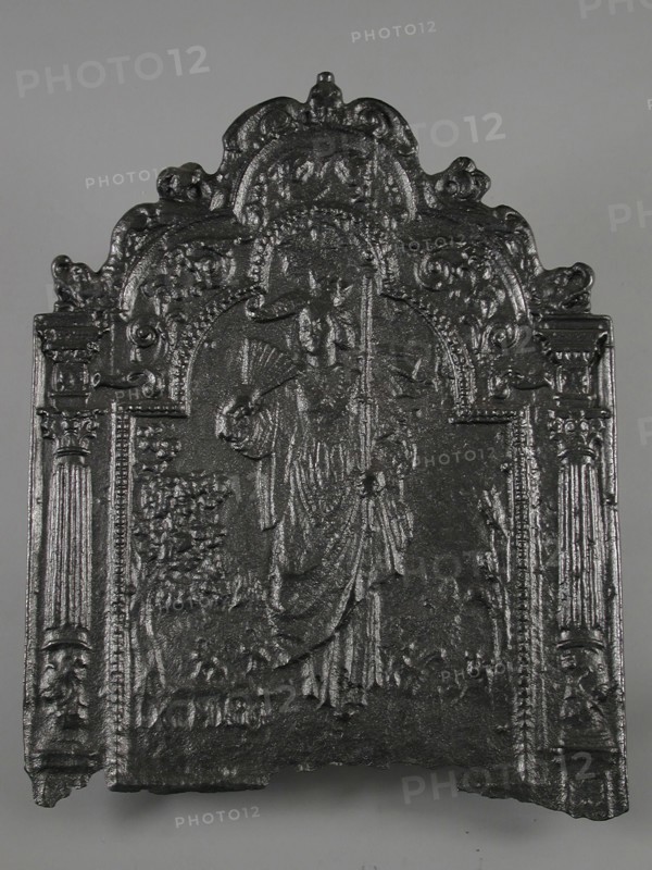 Fireback crowned woman with parasol and fan, trees and animals, year DCM ..., fire place iron, cast Rectangular base top
