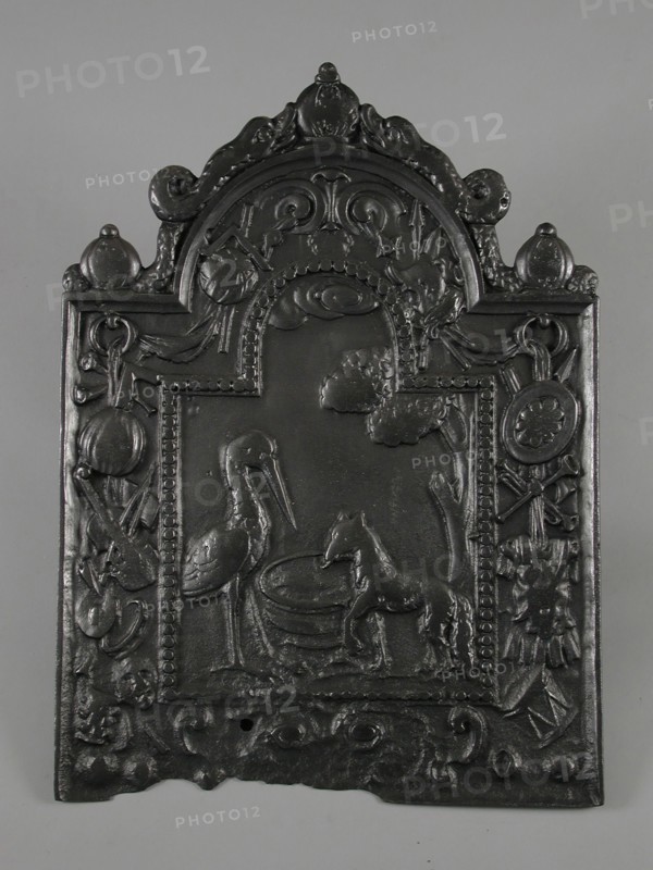 Fireback fable of fox and stork, after the fables of Jean de la Fontaine (1621-1695), fire place, cast Rectangular base