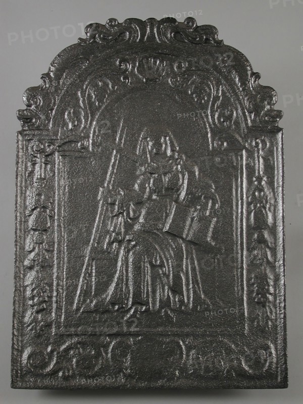 Fireback woman with cross and book, Fides, hob plate cast iron, cast Rectangular bow at the top on which two dolphins.