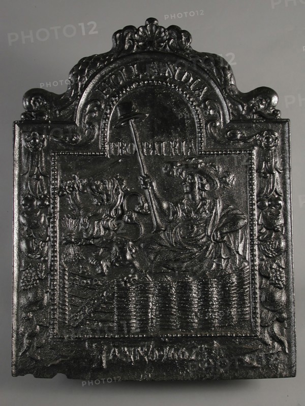 Fireback Dutch Virgin in garden, year 1667 and Hollandia Pro Patria, hob plate cast iron, cast Rectangular bow at the top.