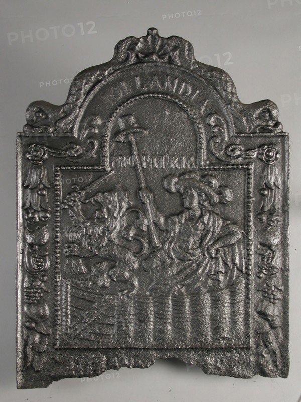 Fireplace Dutch Virgin in garden, and text Hollandia Pro Patria, hob plate cast iron, cast Rectangular bow at the top.