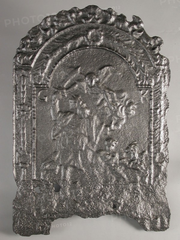 Fireplace biblical representation, Abraham sacrifices Isaac, text GK, fire place iron, Rectangular arch at the top. Decorated