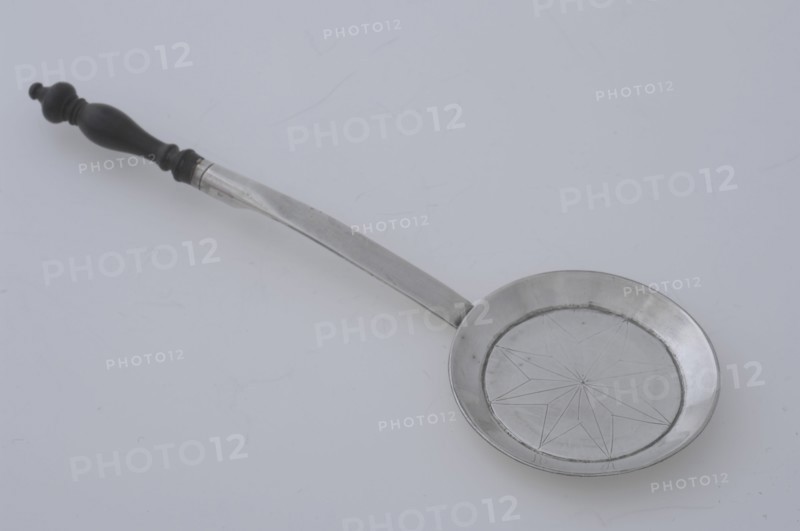 Silversmith: Abraham Vilelle, Silver miniature pan with wooden handle, pan holder kitchenware miniature model silver wood, Pan