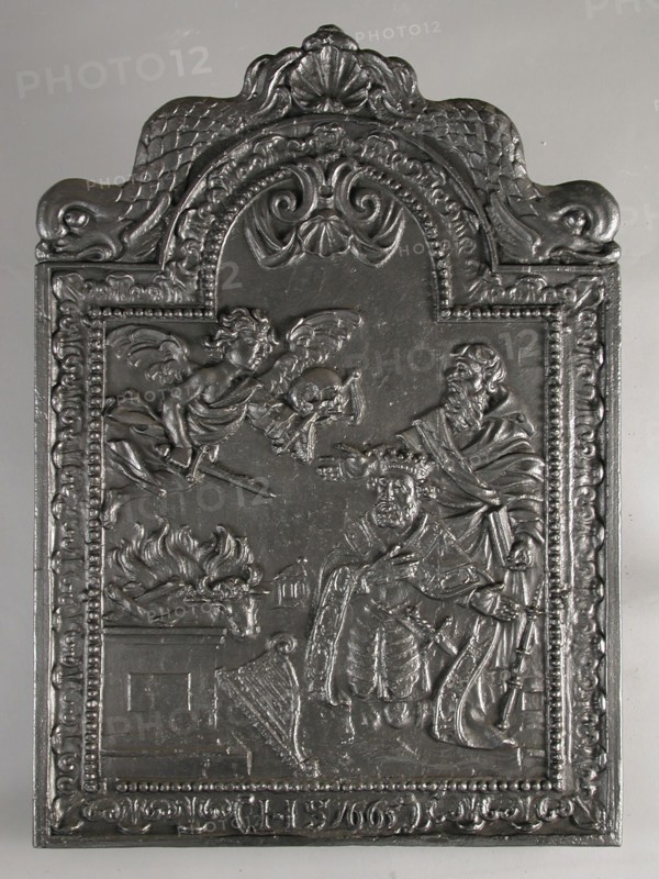 Fireback biblical representation: David and Saul, Year 1665, cast Rectangular with arch at the top. On top of shell flanked