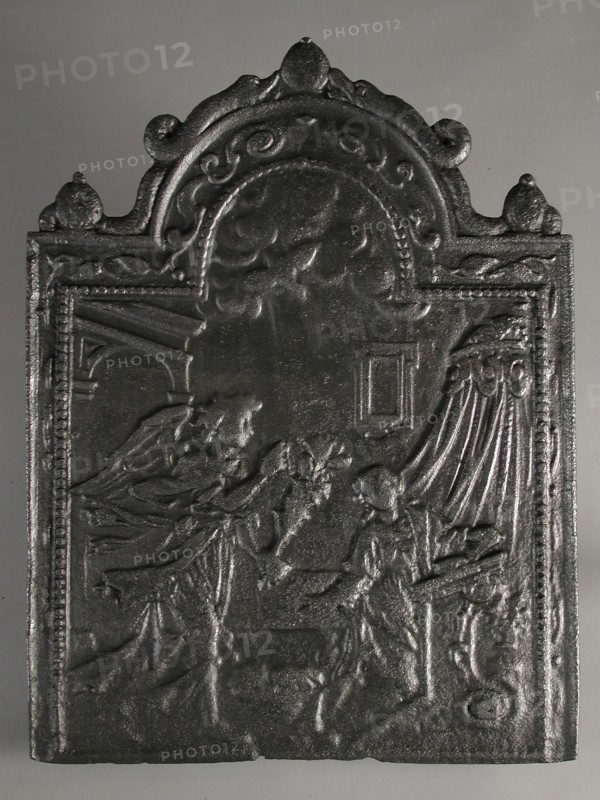 Fireback proclamation to Mary, Annunciation, hob plate cast iron, cast Bottom rectangular bow at the top showing pomegranate
