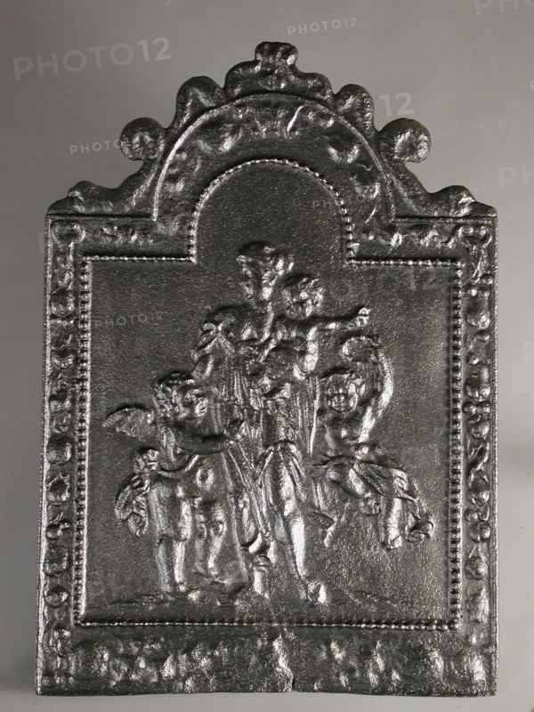 Fireback woman with child on the arm, two putti, De Liefde, hob plate cast iron, Rectangular bow at the top where two dolphins