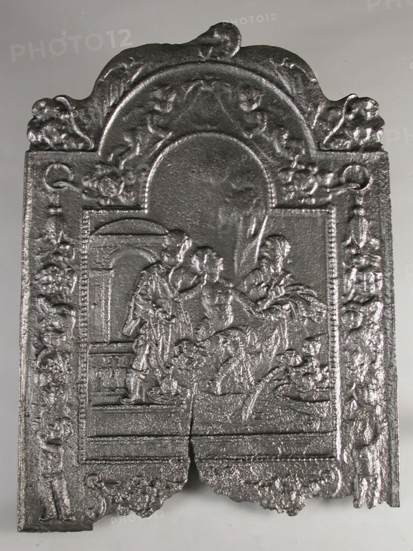 Fireback with biblical performance Susanna and the elders, hob cast iron, cast Rectangular with arch at the top.