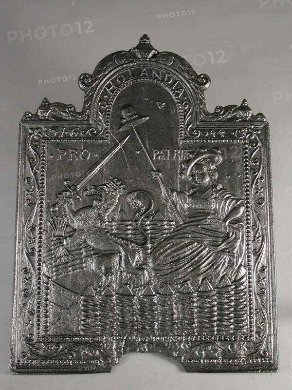 Fireback Dutch virgin in garden, year 1644, Pro Patriae Holandia, hob plate cast iron, cast Rectangular arch at the top.