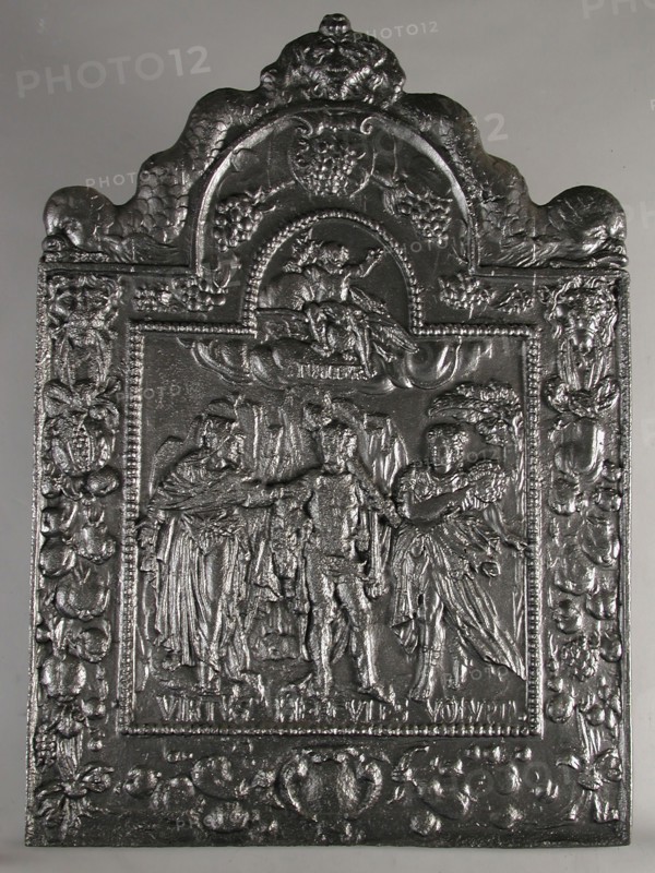 Fireback Hercules with two women and Jupiter, text Virtus Hercules Volupt Jupiter, fire place hinge 107.0, cast Rectangular arch