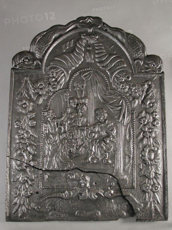Fireback with biblical representation: judgment of Solomon, fire place iron, cast Rectangular with arch at the top
