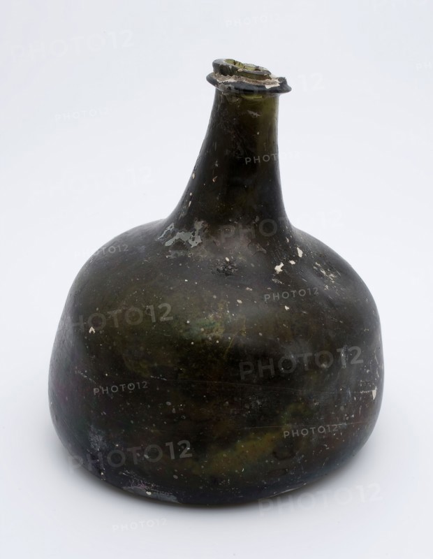 Belly (bottle) bottle, bottle bottle bottle holder soil find glass, free blown and shaped glass application Circular bottle