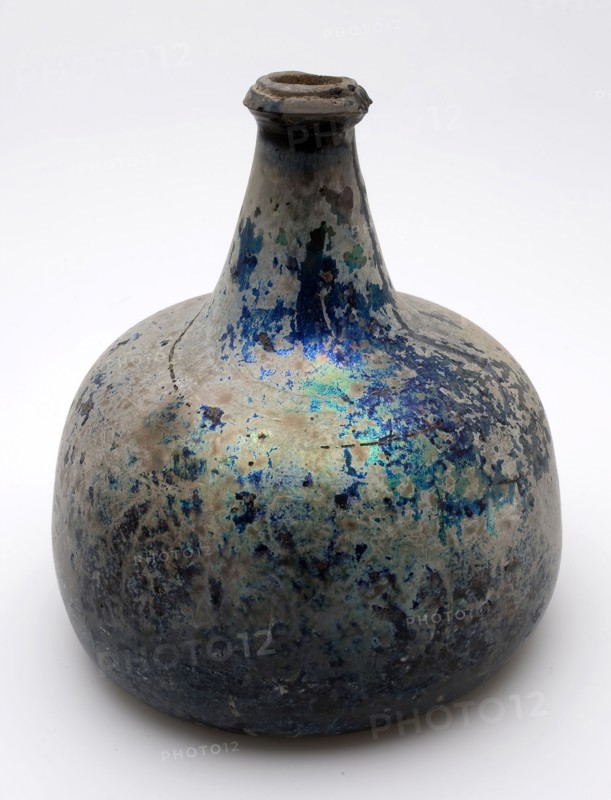 Belly bottle, wine bottle bottle holder soil find glass, bottom Body with almost vertical ascending wall to convex shoulders