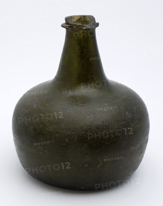 Circumcifical thick-walled bottle in clear olive green glass, glass surface rough, affected, wine bottle abdominal bottle bottle