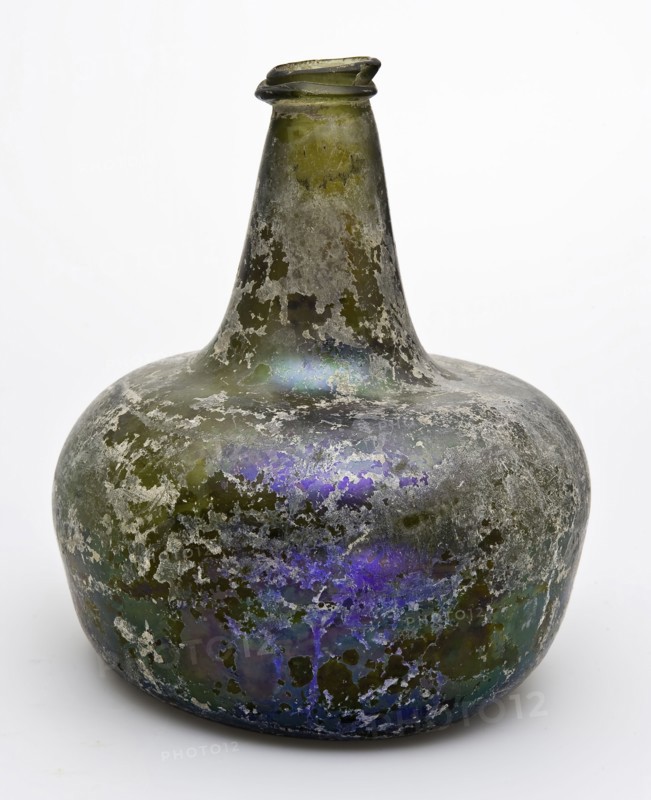 Belly bottle with high soul, belly bottle bottle holder soil find glass, free blown Circular bottle green bottom bluish. Belly