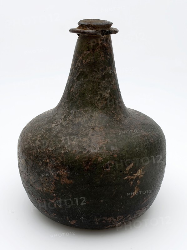 Belly bottle, belly bottle bottle holder soil find glass, under shoulders) to flat shoulders and rejuvenated neck with imposed