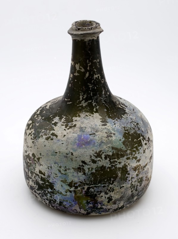 Belly bottle, hammer bottle, bottle holder bottomfound glass, free blown and shaped glass application Bulky bottle