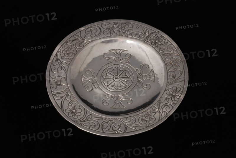 zilversmid, Silver round miniature dish with floral pattern, dish crockery holder dolls toy relaxing medium miniature model