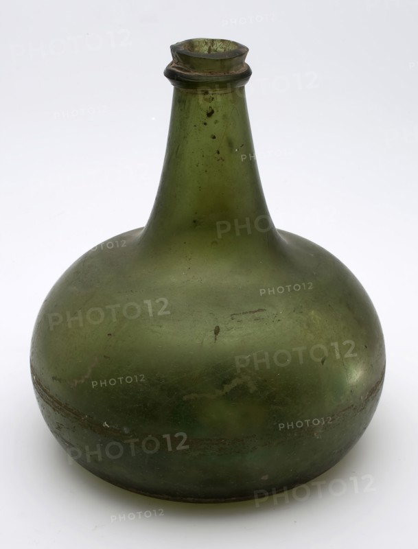 Belly bottle, cat head dutch onion, belly bottle bottle holder soil find glass, free blown and shaped glass application Bottle