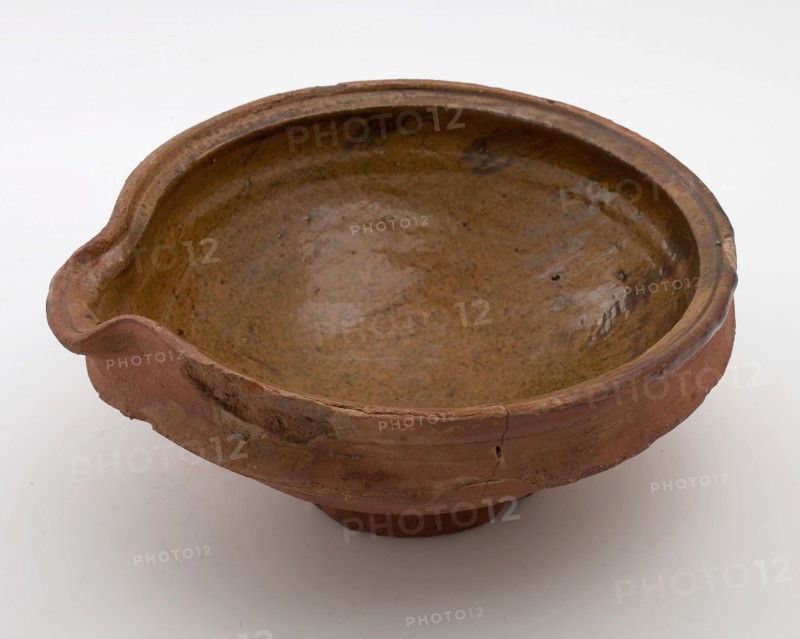 Earthenware bowl with wide shank on stand, partly glazed, bowl crockery holder earth discovery ceramic earthenware glaze lead