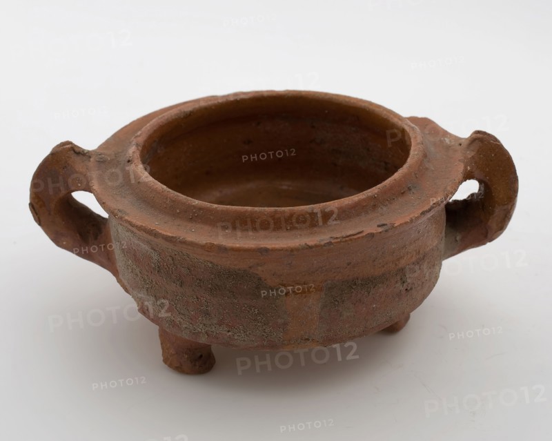 Pottery cooking pot, red shard, with lead glaze, two bands on three legs, cooking pot crockery holder kitchenware toy relaxing