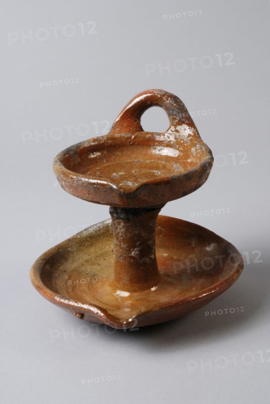 Earthenware oil lamp with lower and upper shell, trunk and horizontal suspension, oil lamp lamp lighting fixture soil find