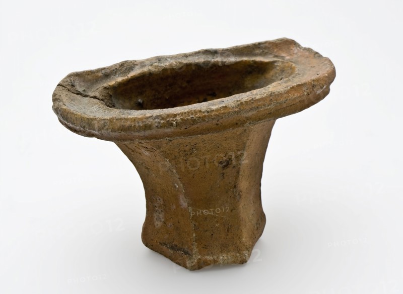Earthenware wide top edge, flattened surfaces at the front, above the foot, trough tray fry earthenware ceramic earthenware