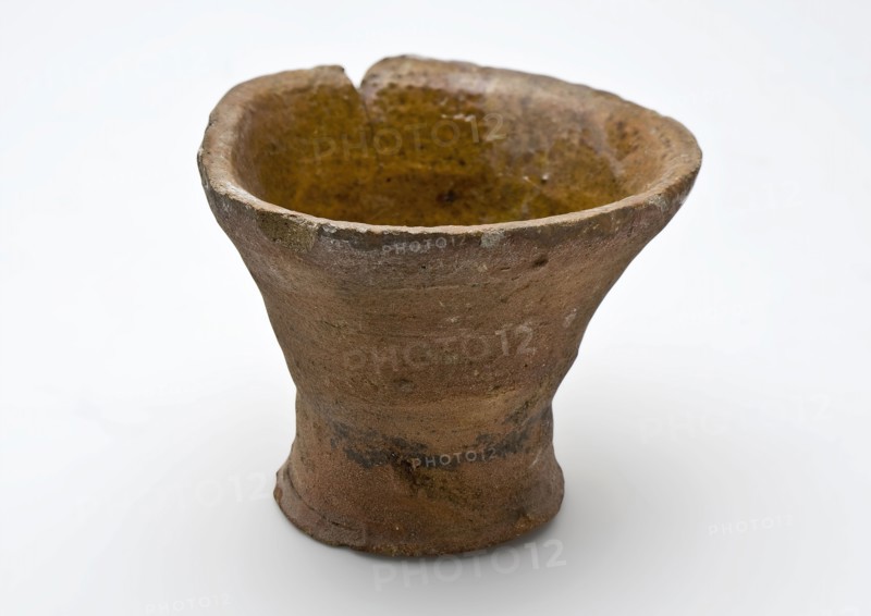 Earthenware, funnel-shaped model with one straight side, on stand foot, trough trough basin earthenware ceramics earthenware