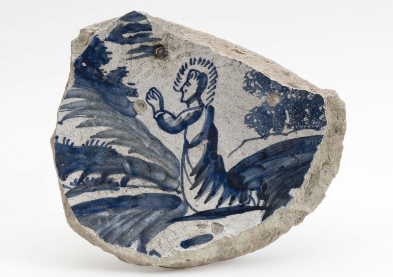 Dish with kneeling Christ, dish crockery holder soil find ceramic earthenware glaze tin glaze lead glaze, hand turned baked 2x