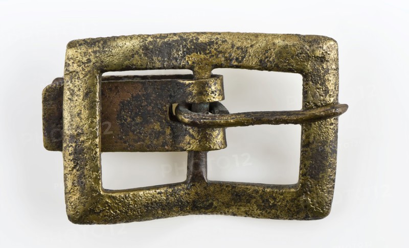 Rectangular buckle with middle post, sting and baffle plate, buckle fastener part soil find copper brass metal, fitting plate