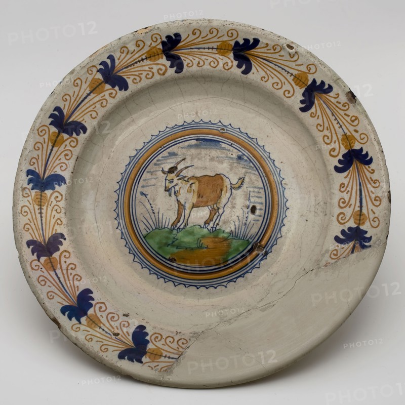 Earthenware pancake dish, saucer with goat, polychrome, majolica, aigretland, dish plate crockery holder soil find? ceramics