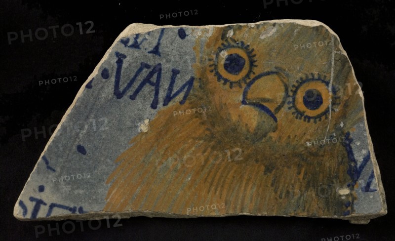 Soul fragment of polychrome majolica dish with owl and text, plate crockery holder soil find ceramic earthenware glaze tin glaze