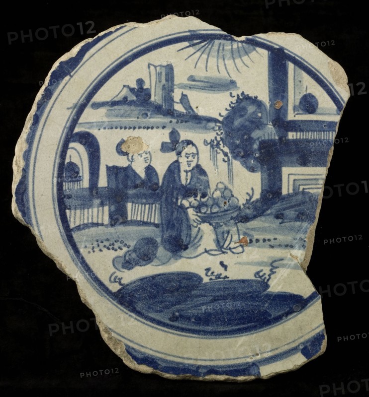 Flat soul of majolica dish with monochrome decor, two Chinese in landscape, dish plate crockery holder earth discovery ceramic