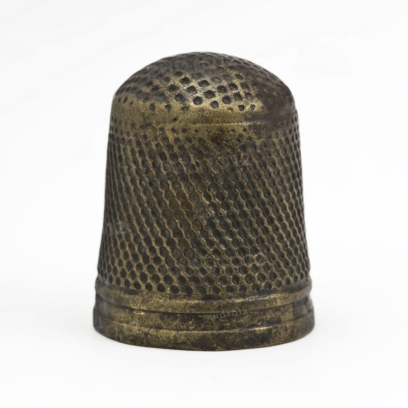 Copper thimble with waffle patron, thimble sewing kit soil find copper brass metal, cast Copper thimble with square wells