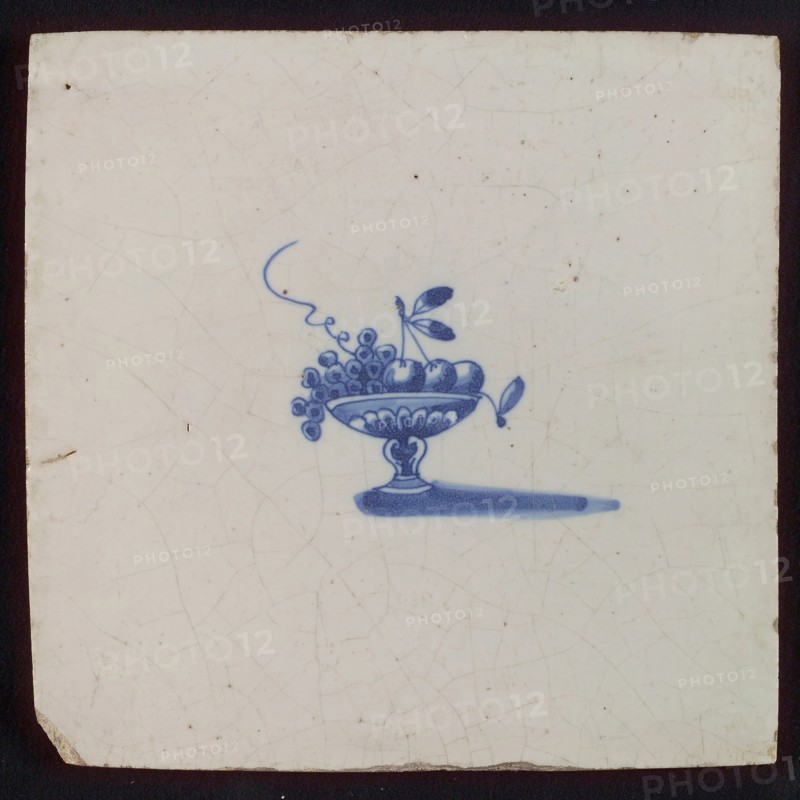 White tile with blue fruit basket, bowl on foot, wall tile tile sculpture ceramic earthenware glaze, baked 2x glazed painted